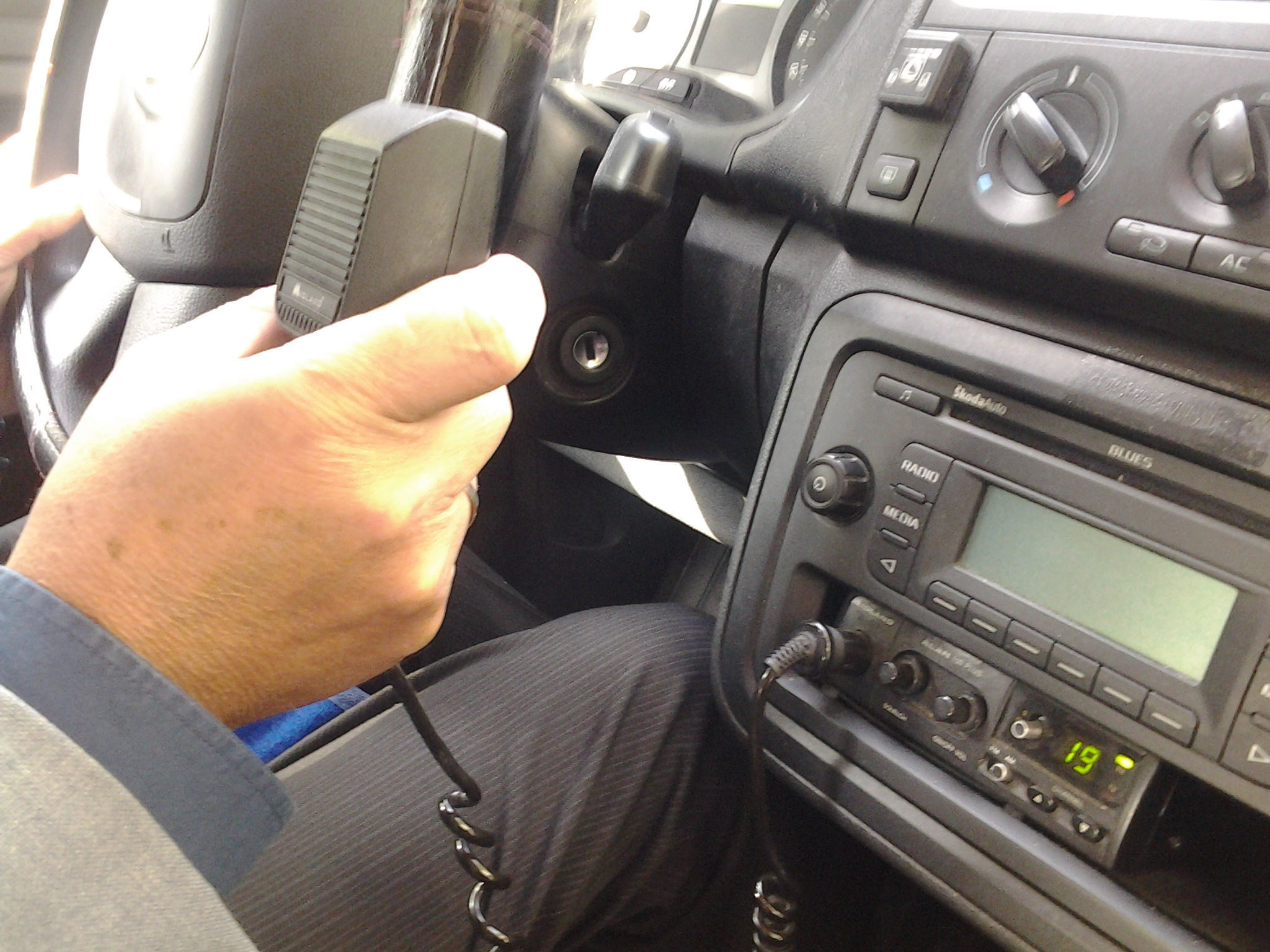 Źródło: http://www.praskaautoszkola.pl/2014/09/cb-radio-w-samochodzie/