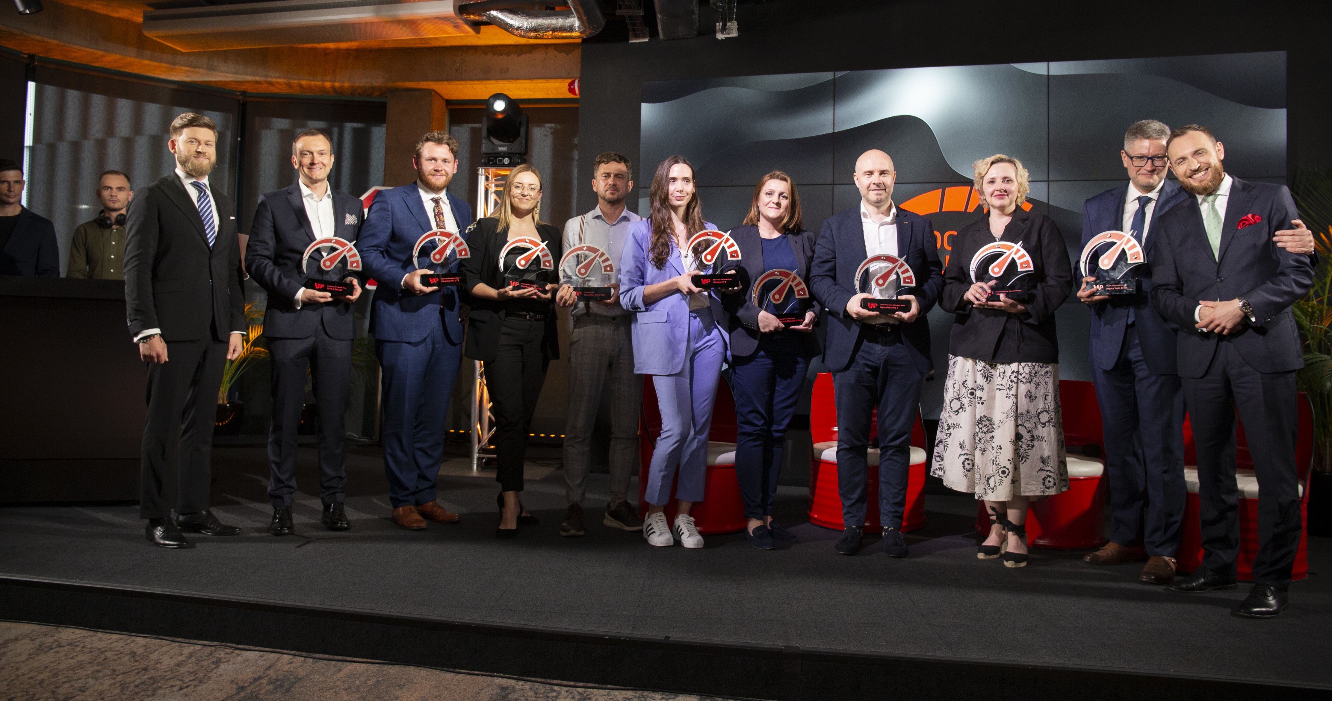 Nowy E-Transit rozpoczyna zbieranie nagród w Polsce. Elektryczny samochód dostawczy Forda zdobył statuetkę w konkursie Wirtualnej Polski