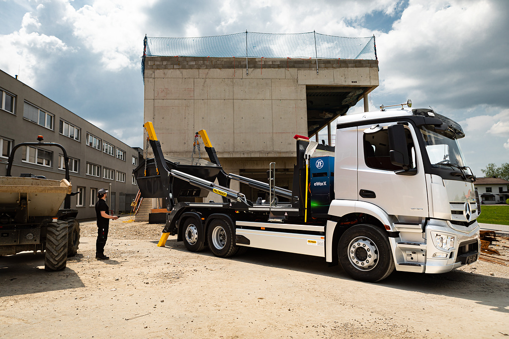 Mercedes-Benz Trucks zaprezentuje na targach bauma 2022 zindywidualizowane, zintegrowane rozwiązania dla transportu budowlanego