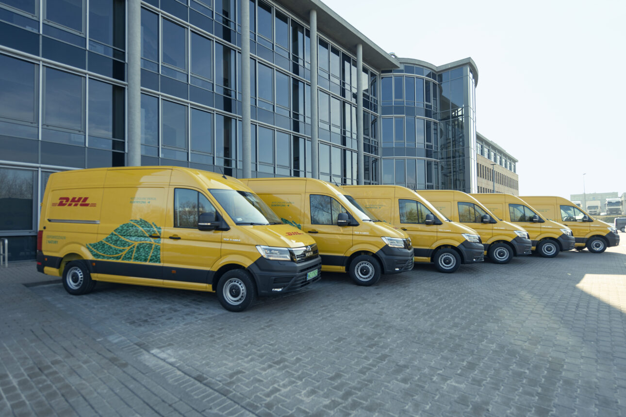 DHL Parcel inwestuje w dostawcze samochody elektryczne dla kurierów