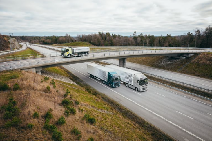 Volvo Trucks po raz kolejny polepsza ekonomikę paliwową i osiągi układów napędowych swoich samochodów ciężarowych o dużej ładowności