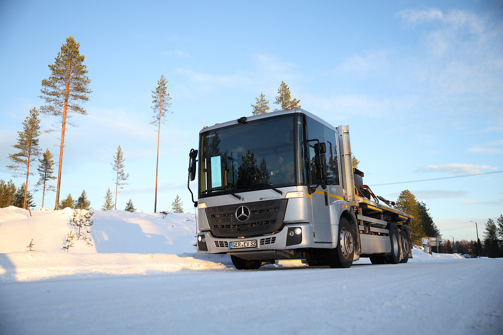 Ostatnie testy wytrzymałościowe przed rozpoczęciem produkcji seryjnej – Mercedes-Benz eEconic na kole podbiegunowym w Finlandii