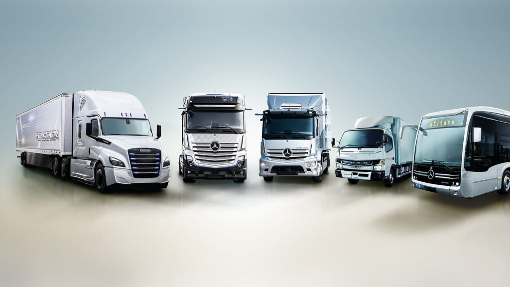 W roku 2021 Daimler Truck wyraźnie zwiększył sprzedaż, obrót i zysk, pozostając na właściwej drodze do realizacji ambitnych celów finansowych