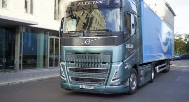 Pierwsi na świecie: Volvo dostarcza klientom elektryczne ciężarówki wykonane ze stali wolnej od paliw kopalnych!