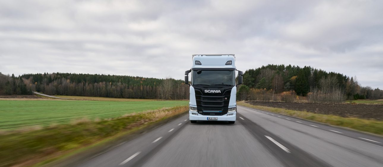Scania i Girteka współpracują, aby zwiększyć skalę zrównoważonego transportu