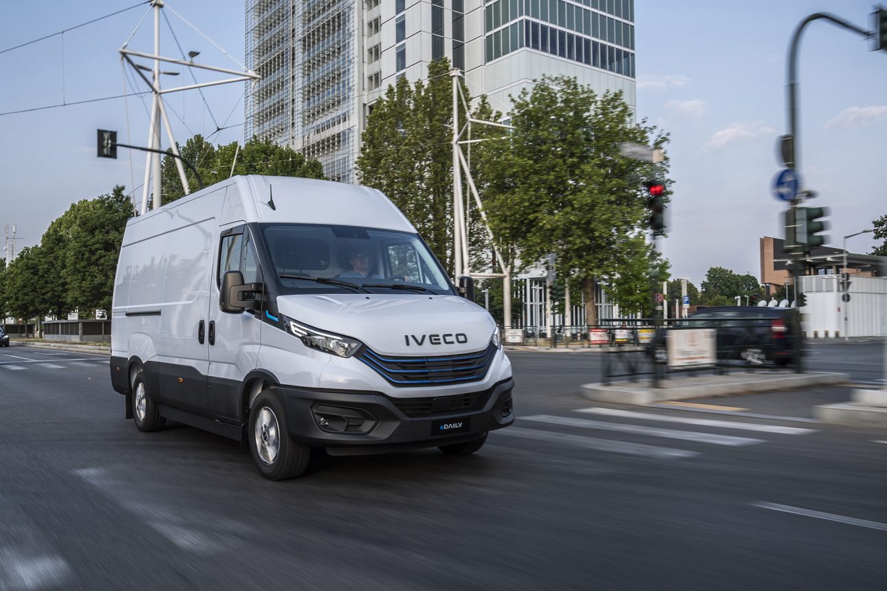 IVECO Daily zwycięża „Best Large Van”, e‑Daily wyróżniony w plebiscycie Business Vans